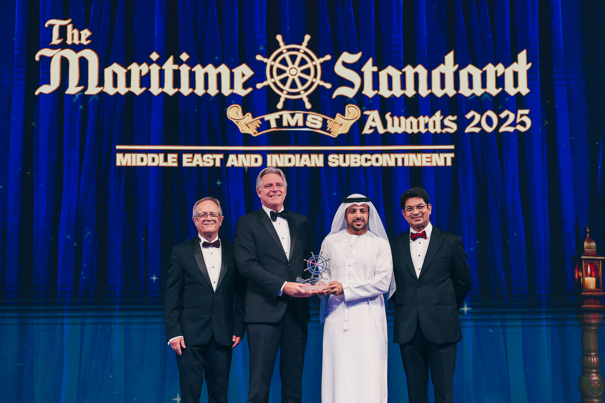 ميناء صحار والمنطقة الحرة يحصد جائزة 